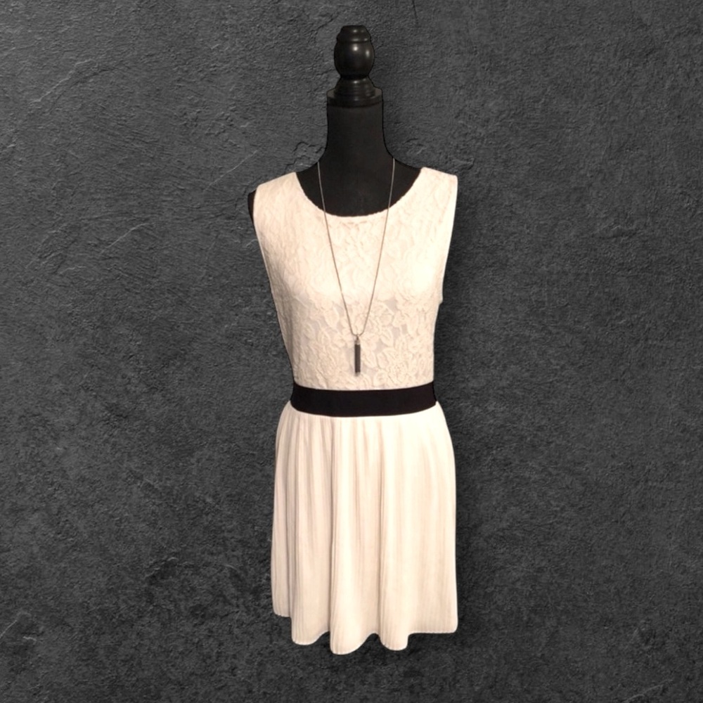 NEW• Creme De La Creme White Lace & Black Tulle Ribbon Fit & Flare Dress• XL